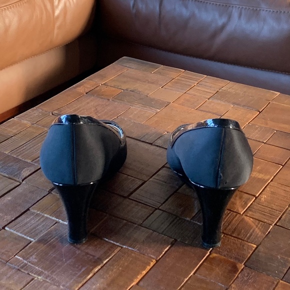 50% OFF! Patent Leather Satin Bandolino Wedge - Picture 3 of 7